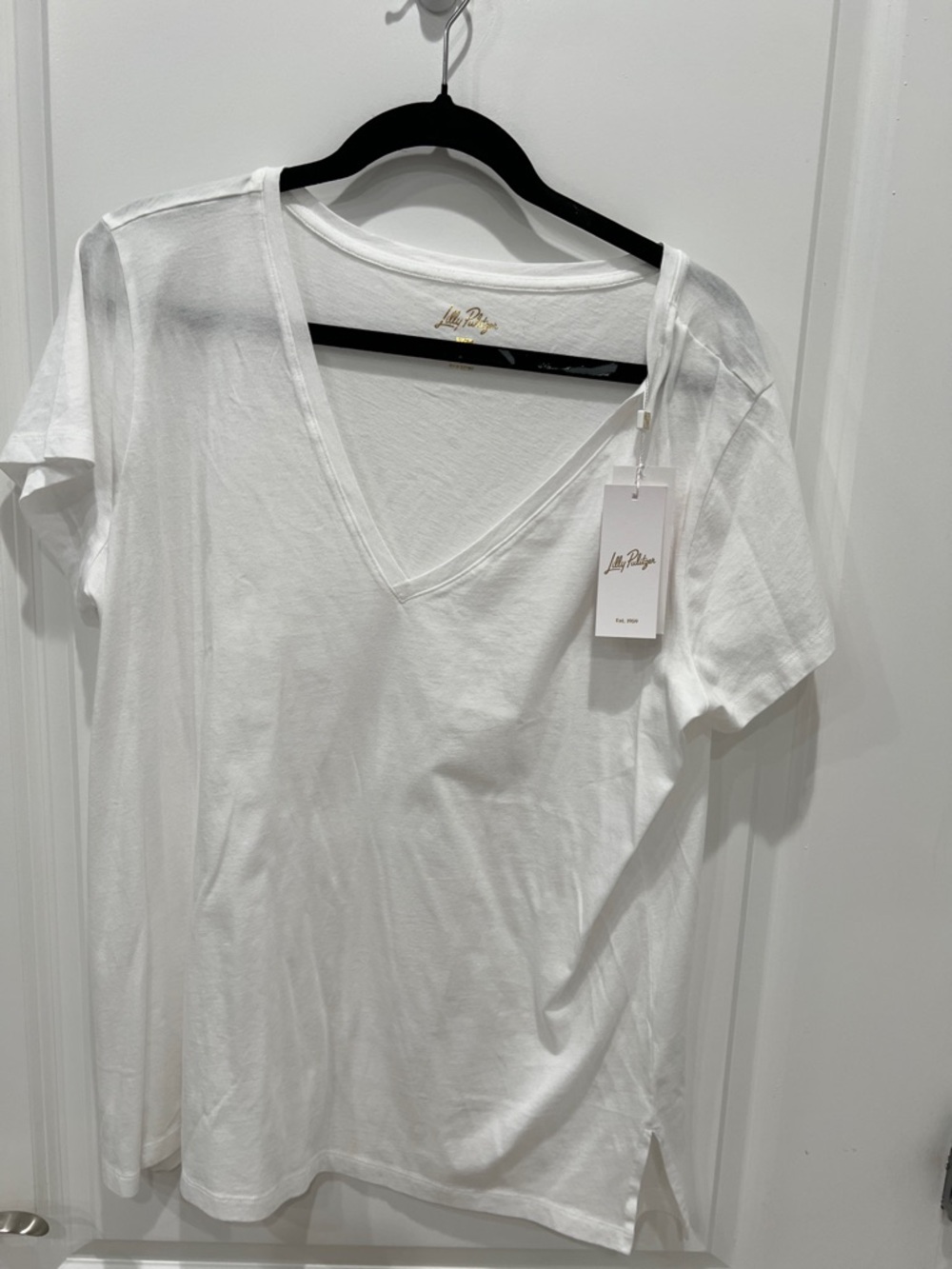 ETTA Lilly Pulitzer White V-Neck Short Sleeve Tee